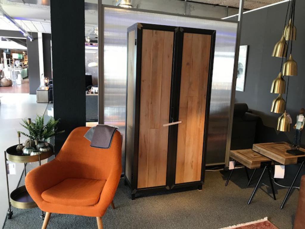 Kast 2 deuren zwart staal en eik - Kasten - Outlet | Sensa Interieur Kast 2 deuren zwart staal en eik - Kasten - Outlet | Sensa Interieur